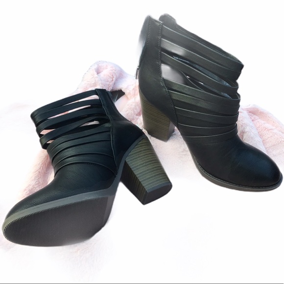 Shoes - NWOB booties with hanging straps